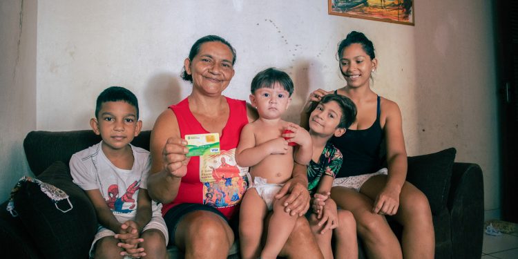 Pagamento do Cartão Mais Infância Ceará é liberado para cerca de 100 mil famílias cearenses