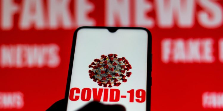 Fake news: Mensagem no WhatsApp desinforma sobre andamento da imunização contra Covid-19 no Ceará