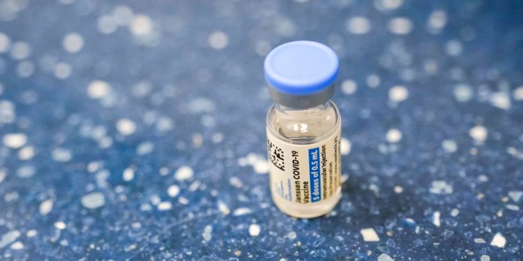 Vacina da Janssen deve ser distribuída a todos os municípios do Ceará