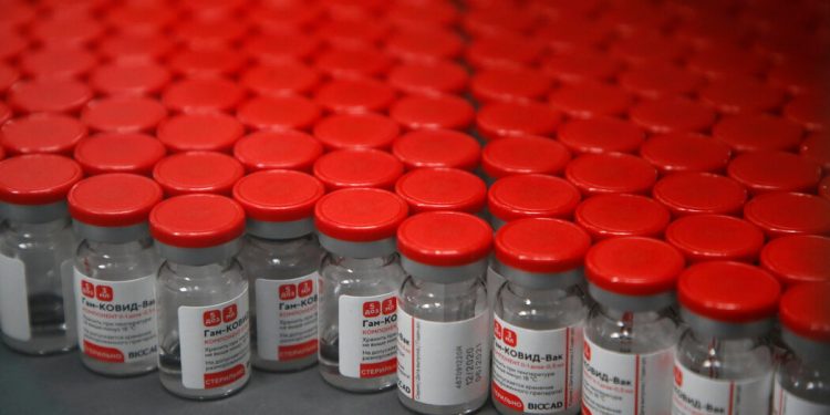 Gerente da Anvisa sobre liberação da importação da Sputnik V: “Caso é diferente das vacinas aprovadas para uso emergencial”