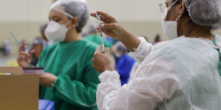 Ceará pode ser um dos primeiros estados a vacinar 100% da população adulta, diz Sesa