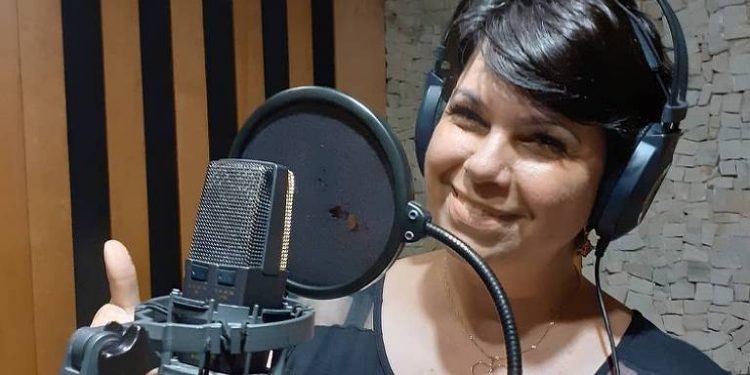 Cantora gospel Cristiane Ferr, defensora do “tratamento precoce”, morre de Covid