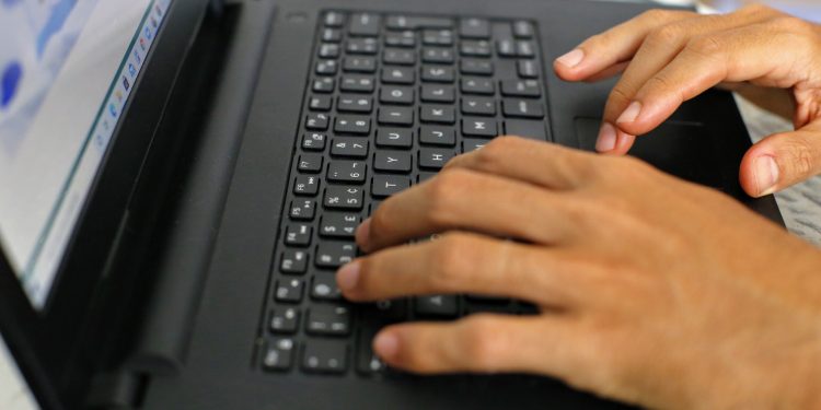 Seduc seleciona professores para atuarem em ações de apoio ao ensino híbrido; bolsa vai até R$ 1.900,00