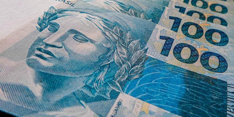 Projeto cria salário mínimo mensal de R$ 1.100 para desempregados