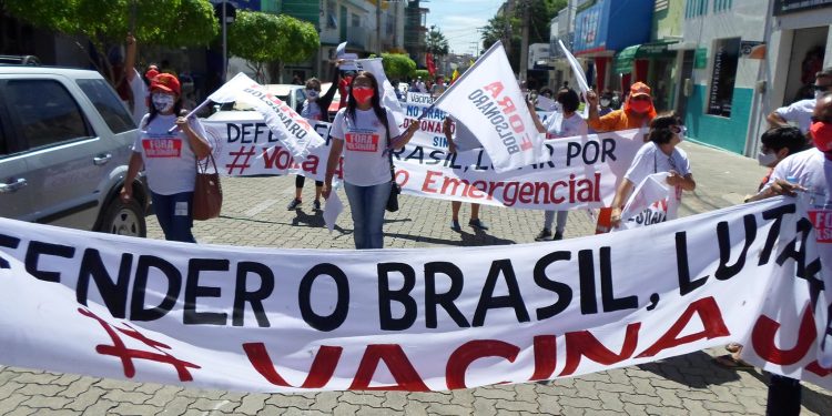 Protesto contra Bolsonaro lota ruas no Crato; veja fotos