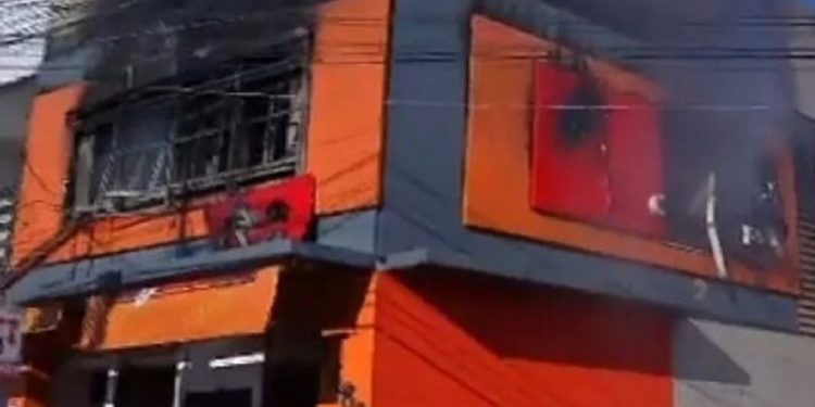 Incêndio atinge loja de calçados em Juazeiro do Norte