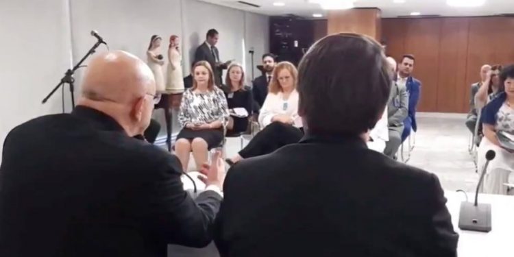 Veja 4 indícios da existência do gabinete paralelo no Planalto contra a Covid-19