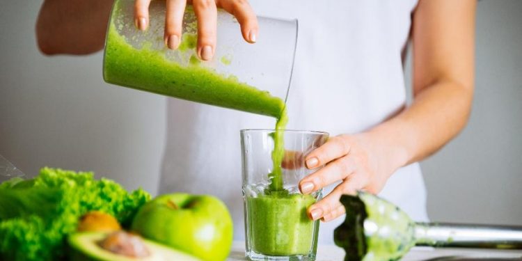 Suco detox não desintoxica; veja benefícios reais e receitas da bebida