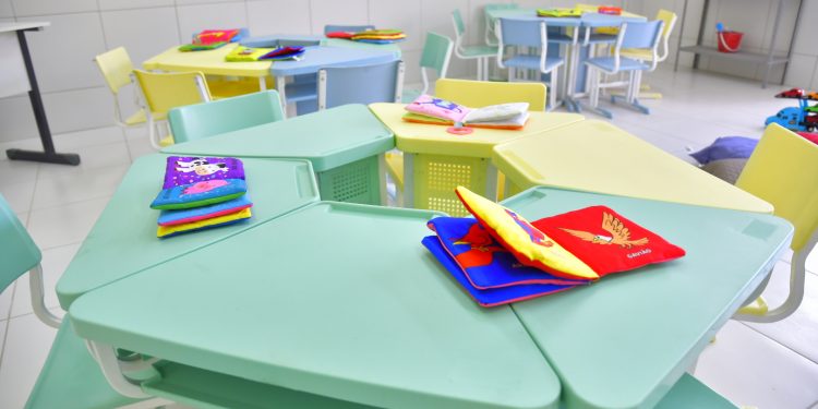 Camilo Santana anuncia criação de 19 novos Centros de Educação Infantil