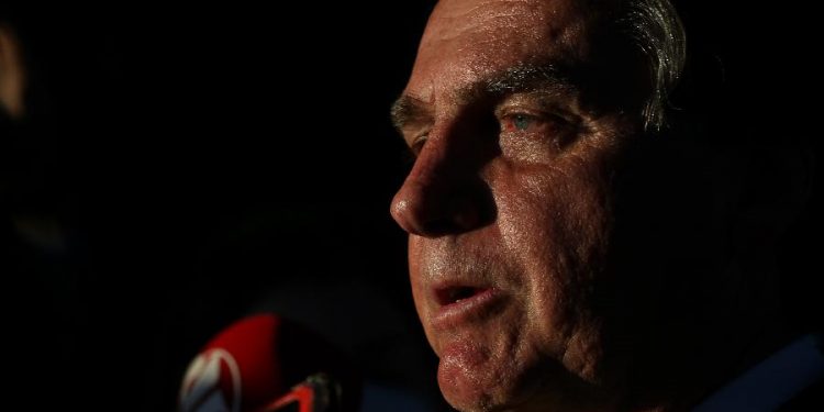 Quadro de saúde se agrava e Bolsonaro será transferido para São Paulo