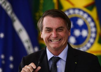Bolsonaro: “era hipérbole quando falei de virar jacaré; podia virar bambi também”