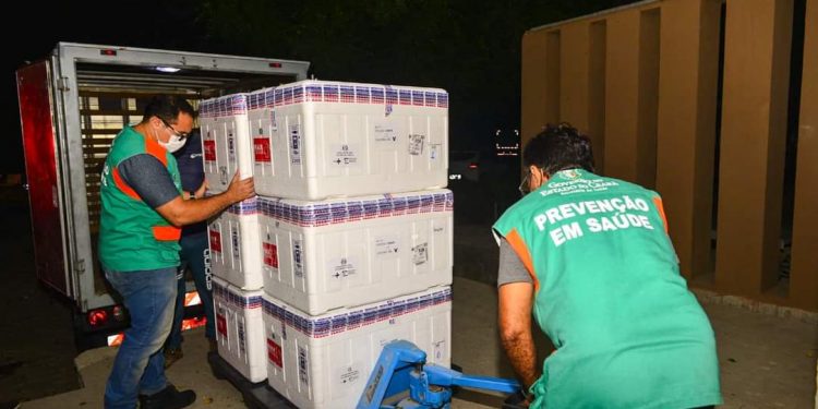Ceará recebe novo lote para dar continuidade à vacinação da população contra Covid