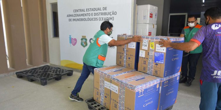 Ceará recebe mais 288 mil vacinas para aplicação da primeira e segunda doses contra a Covid-19