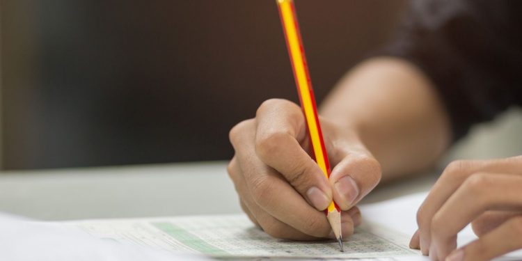 Veja concursos públicos com inscrições abertas no Ceará; salários vão de R$ 1.045 a R$ 10 mil