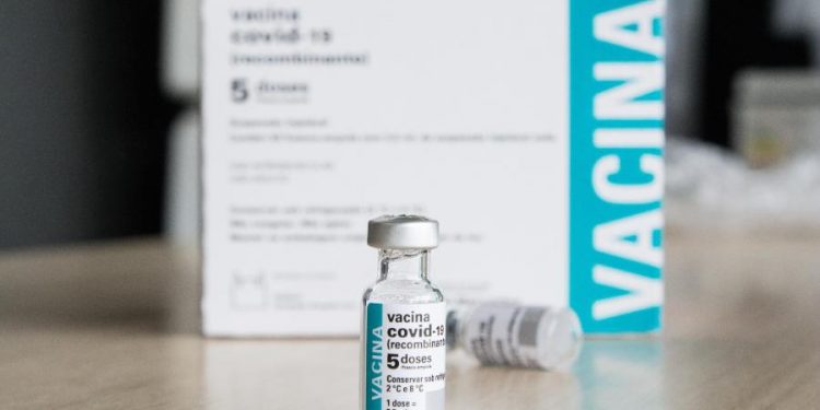 Anvisa autoriza estudo para avaliar eficácia de 3ª dose da AstraZeneca