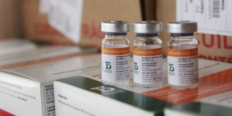 Camilo negocia com Sinovac e Instituto Butantan para aquisição de vacinas contra Covid-19