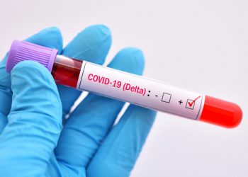 A variante Delta pode aumentar o risco de reinfecções (Foto: Shutterstock)