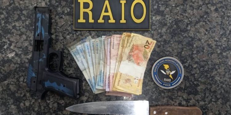 Dupla é detida pelo Raio suspeita de assalto contra passageiros de transporte alternativo em Crato