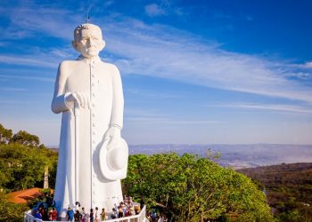 Estátua de Padre Cícero é reaberta para visitação em Juazeiro do Norte
