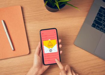 Fique de olho em bateria, apps travando e mensagens estranhas (Foto: Sitthiphong/Getty Images/iStockphoto)