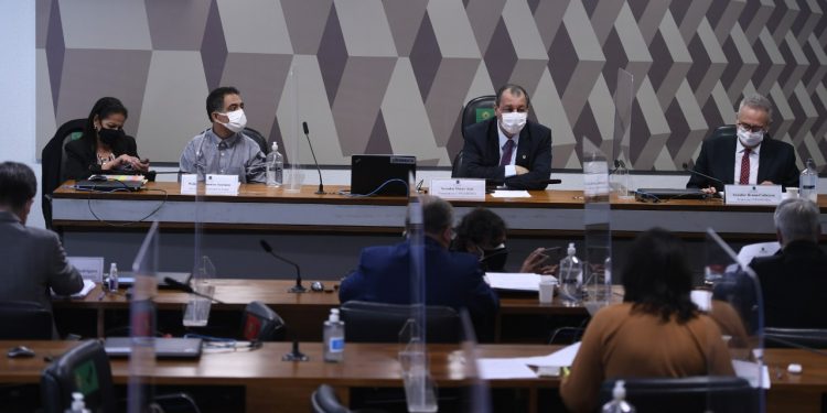 Ao vivo: CPI ouve servidor da Saúde que participou de importação da Covaxin