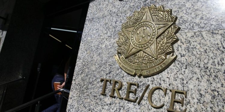 TRE-CE oferta 78 vagas de estágio para estudantes de nível superior