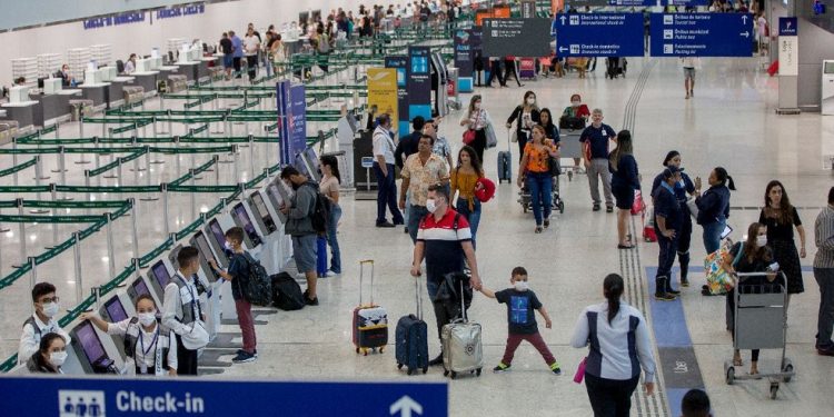 Justiça derruba decisão que obrigava teste negativo ou vacinação contra Covid para desembarcar no Ceará