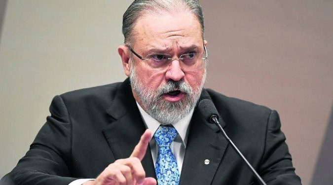 Senadores apresentam notícia-crime contra Aras no STF por prevaricação