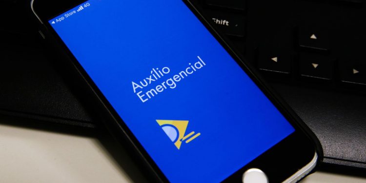 Governo notifica 650 mil pessoas a devolver auxílio emergencial