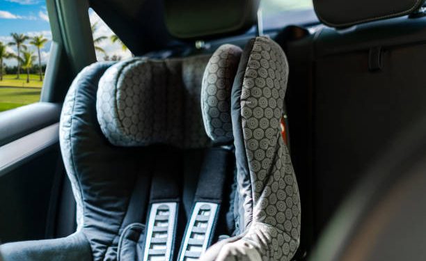 Bebê de 2 anos morre após ser esquecido em carro por cuidadora