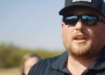 Caleb Wallace morreu aos 30 anos de Covid-19 após campanha contra máscara (Foto: Reprodução/SanAngelo Live)