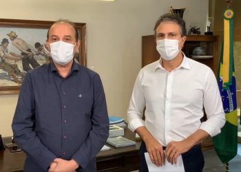 Secretário da Saúde, Marcos Gadelha, e governador Camilo Santana atualizam decreto de medidas contra o coronavírus no Ceará (Foto: Reprodução/Redes sociais)