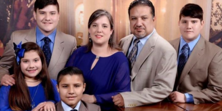 Casal que recusou vacina morre por complicações de Covid-19 e deixa 4 filhos