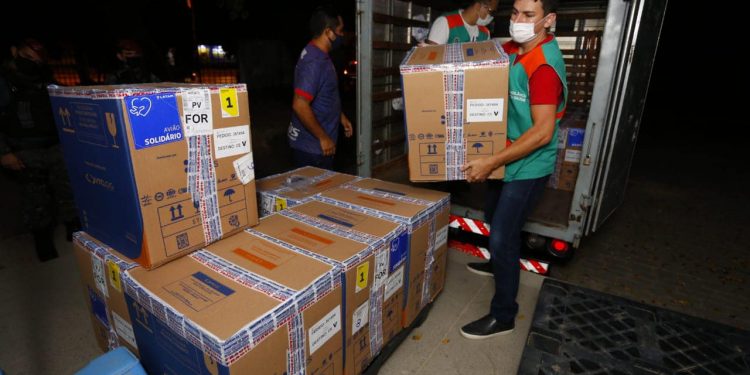 Ceará recebe mais 176 mil doses de vacinas contra a Covid
