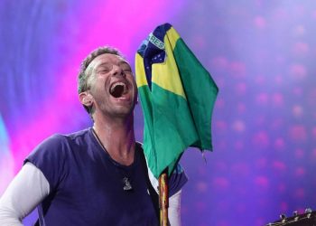 Banda Coldplay ‘convida’ Camilo Santana para ação climática global