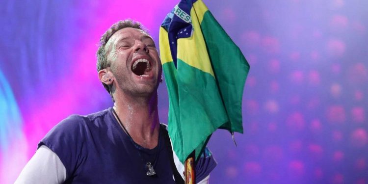 Banda Coldplay ‘convida’ Camilo Santana para ação climática global