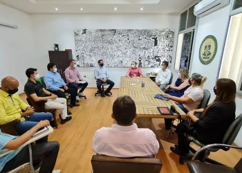 Proposta de criação do Curso de Arquitetura e Urbanismo da Urca é entregue por comissão à Reitoria