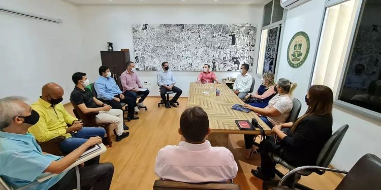 Proposta de criação do Curso de Arquitetura e Urbanismo da Urca é entregue por comissão à Reitoria