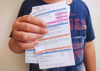 Aumento na bandeira vermelha da conta de luz pode chegar a 58% em setembro