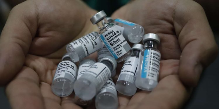 Ceará recebe 152 mil doses da AstraZeneca para aplicação da segunda dose