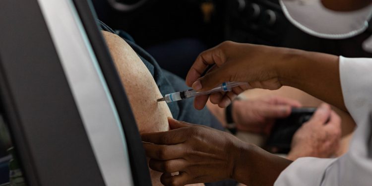 Ministro da Saúde anuncia início de 3ª dose da vacina para 15 de setembro