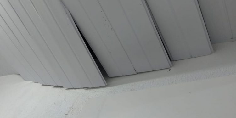 Forro de imóvel cai em Juazeiro do Norte dois dias após ser entregue por Jair Bolsonaro