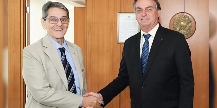 Roberto Jefferson esteve com Bolsonaro 10 dias antes de prisão; delator do mensalão é amigo do presidente