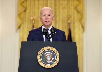 Presidente Joe Biden dos EUA em um pronunciamento após ataque terrorista no aeroporto de Cabul em 26 de agosto (Foto: Jonathan Ernst/Reuters)