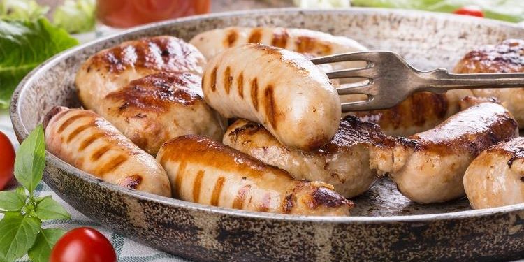 Linguiça calabresa, toscana ou de frango? Veja qual faz menos mal à saúde