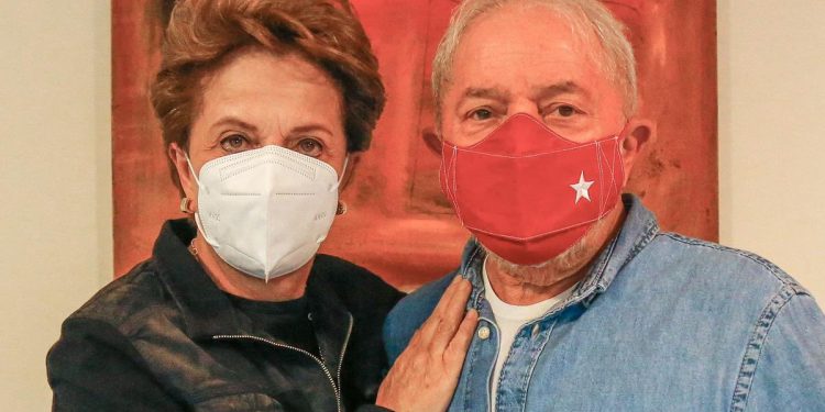 ‘Vamos derrotar Bolsonaro’, diz Lula após encontro com Dilma