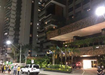 Manifestantes pró-Bolsonaro se reuniram para protestar na Avenida Beira-Mar (Foto: Reprodução)