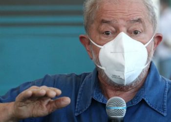 Ex-presidente participou de coletiva de imprensa ao ado do governador Camilo Santana neste sábado (21), no porto do Pecém (Foto: Fábio Lima)