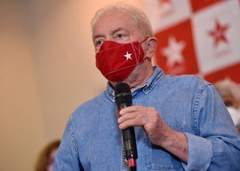 Coletiva de imprensa do ex-presidente Lula, no Hotel Atlante Plaza, no Recife, em visita ao Estado de Pernambuco (Foto: Rafael Furtado/Folha de Pernambuco)