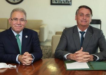 O ministro da Saúde, Marcelo Queiroga, e o presidente Jair Bolsonaro, durante reunião no Palácio do Planalto (Foto: Isac Nóbrega/PR)